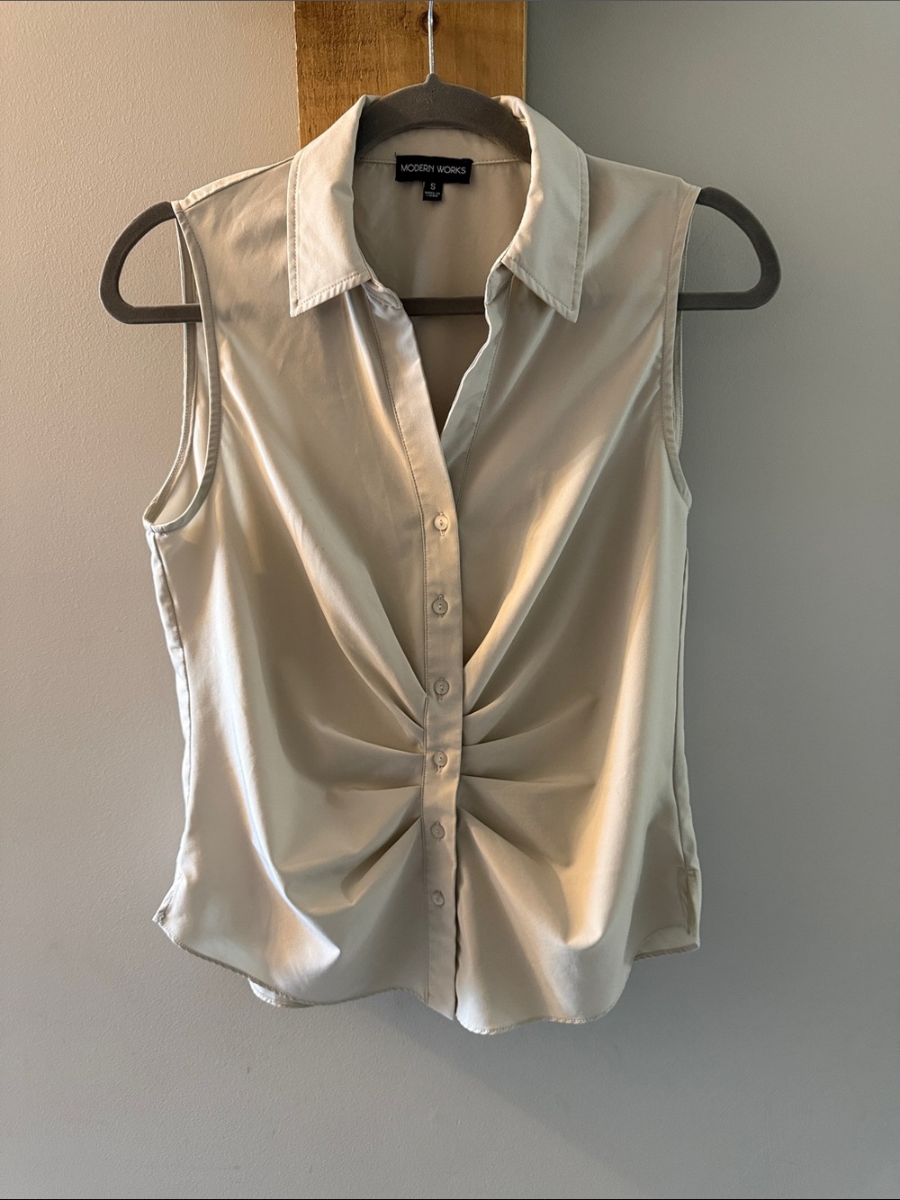 Sleeveless Twist-Front Button Shirt - Light Beige